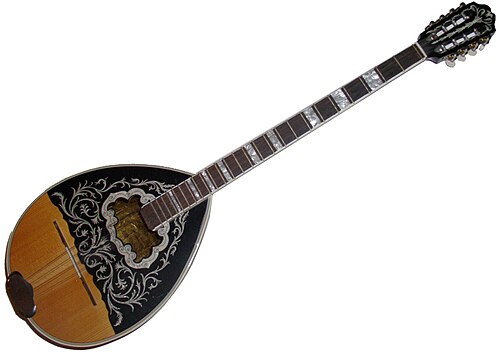 Τετράχορδο μπουζούκι: the bouzouki with a fourth pair of strings, as Chiotis played it