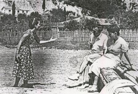 Karezi, aged 19, rehearsing «Αντιγόνη» with her teacher Thanos Tragas, 1951