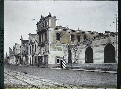 The quay of Smyrna with burnt-out hotels after the fire of 1922 (Frédéric Gadmer, 1922–23)