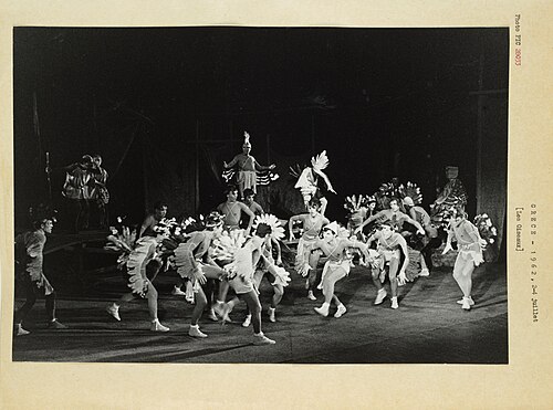 Aristophanes' «Όρνιθες» (The Birds) by Koun's Art Theatre, Théâtre des Nations, Paris 1962, photo Roger Pic