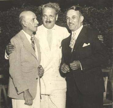 Mitropoulos (left) with the mayor of Athens Konstantinos Kotzias and the conductor Filoktitis Oikonomidis, 1936