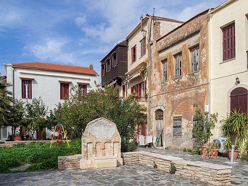 Πλατεία Πρεβελάκη, Ρέθυμνο (Prevelakis Square, Rethymno), with the Ottoman fountain of Etchem Bey