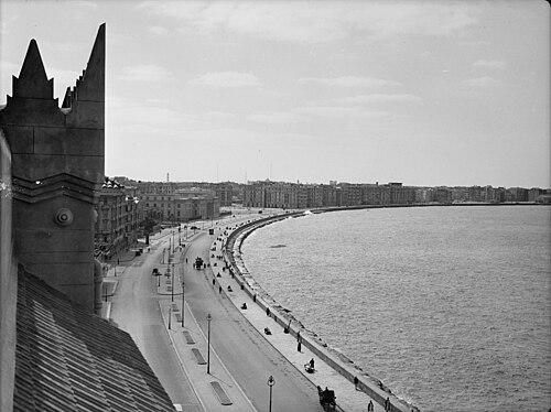 The sea front of Alexandria, the city of «Η Νυχτερίδα» (The Bat), photographed 1934–39