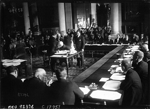 Venizelos signing the Treaty of Sèvres, 1920