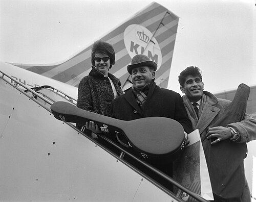 Giorgos Zambetas with his bouzouki, arriving at Schiphol, Amsterdam, 1964